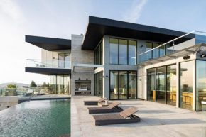 Belleza by AvantStay Hilltop Mansion w Pool Panoramic Views Ultra Modern Interior